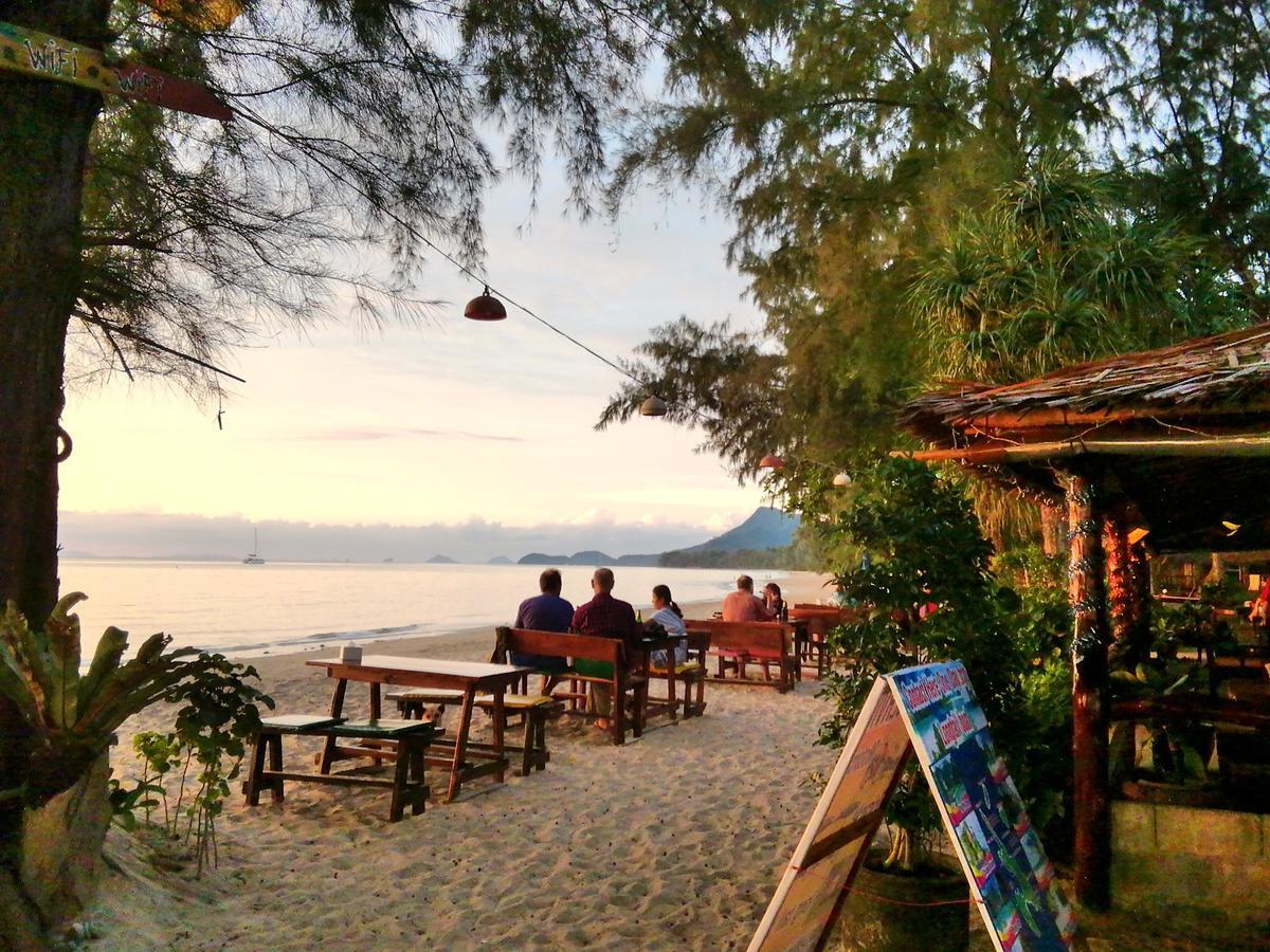 Kohjum Freedom Resort Koh Jum Exterior foto